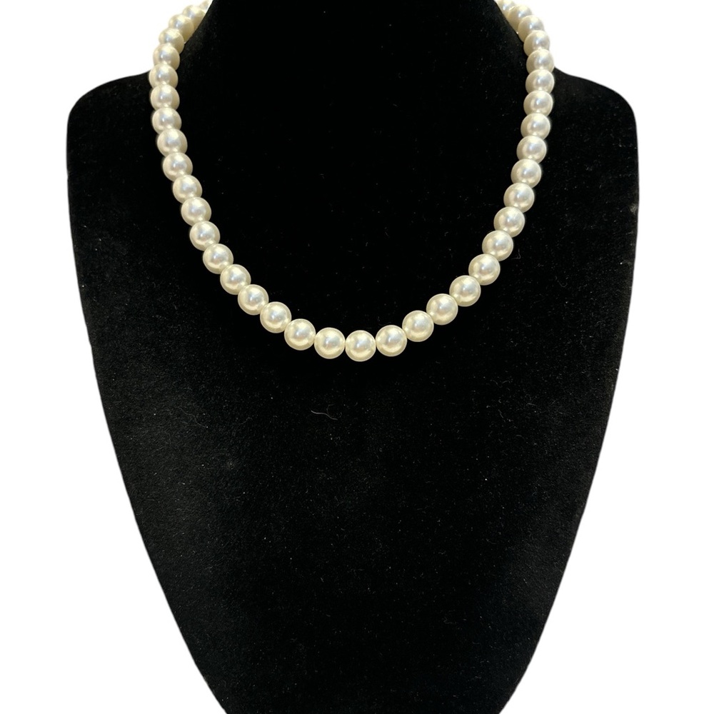 🌻Vintage Japan Silver Tone Faux Pearl White Necklace 14-1/4”+2-1/2”